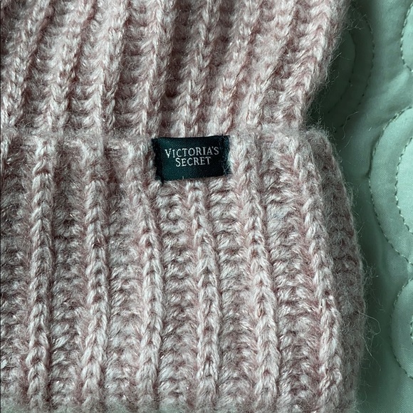 VICTORIA SECRET Beanie 🌸 - Picture 3 of 4